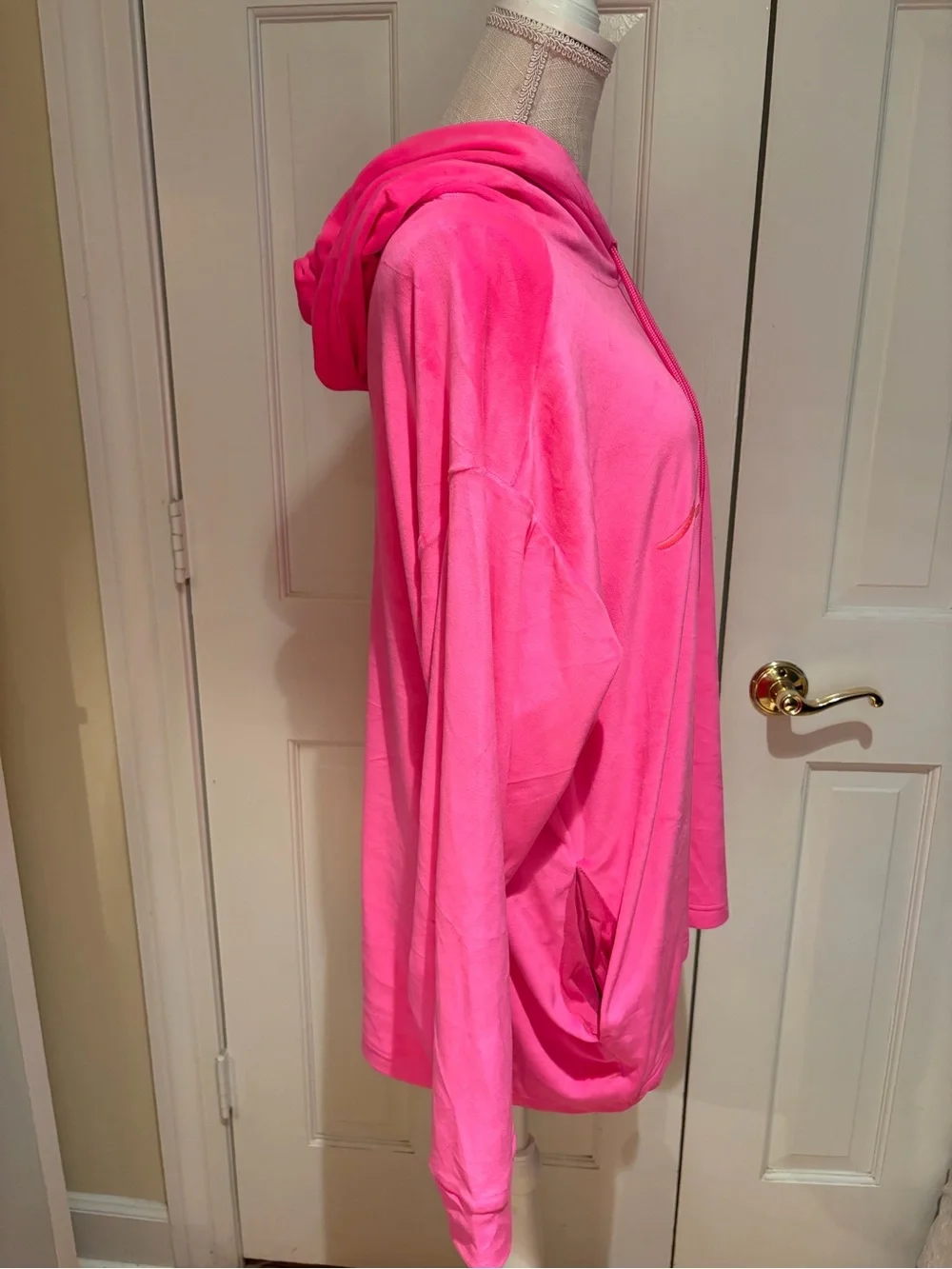 PINK. Victoria Secret Hoodie Sweatshirt - size  XL. NWOT